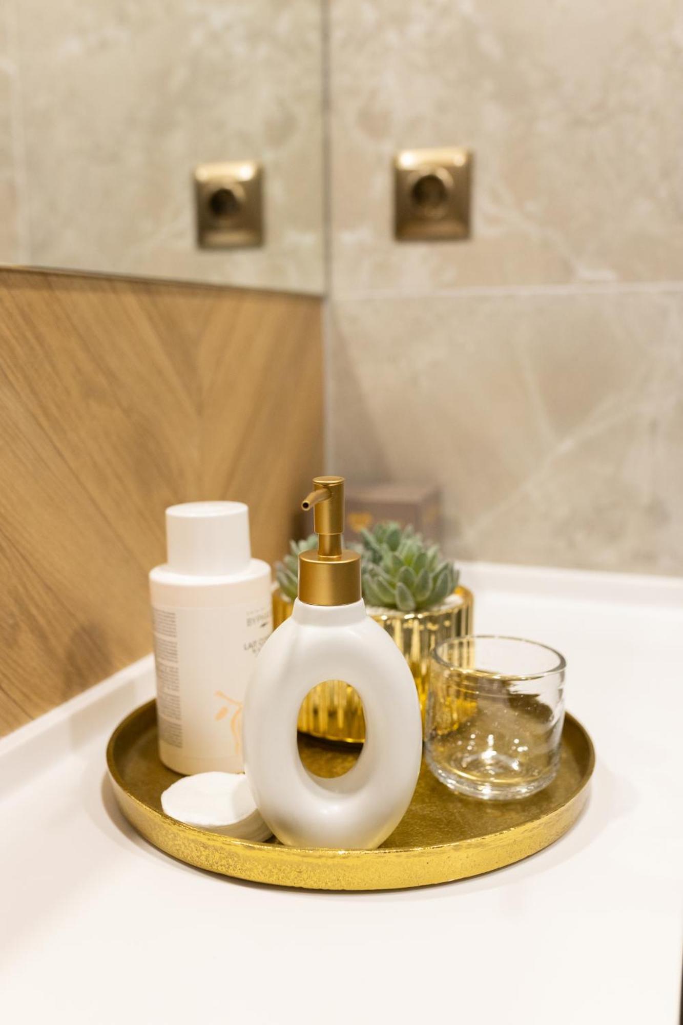 Four Sisters Luxury Rooms In Siauliai Ngoại thất bức ảnh